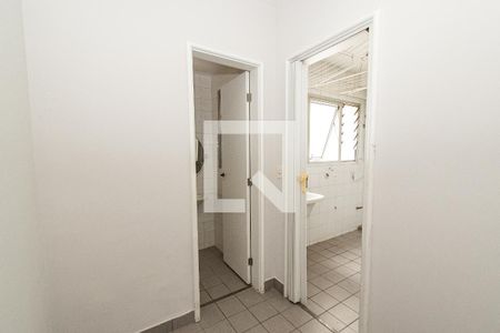 Apartamento à venda com 105m², 3 quartos e 2 vagas Apartamento à venda com 105m², 3 quartos e 2 vagasQuarto de serviço