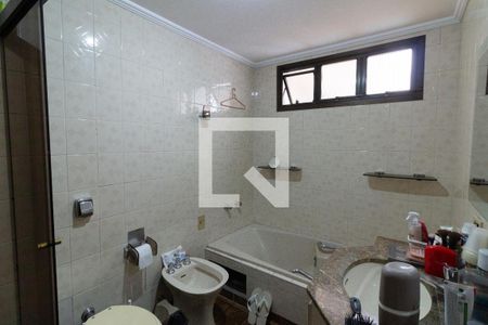 Apartamento à venda com 141m², 4 quartos e 3 vagas Apartamento à venda com 141m², 4 quartos e 3 vagasBanheiro da Suíte