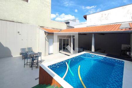 Casa à venda com 250m², 3 quartos e 4 vagasQuintal - Piscina Piscina