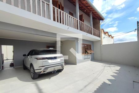 Casa à venda com 250m², 3 quartos e 4 vagasQuintal - Garagem