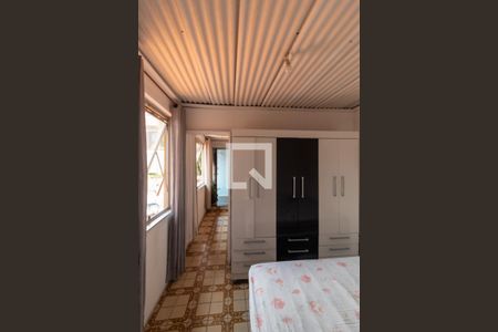 Casa à venda com 300m², 5 quartos e 3 vagas Casa à venda com 300m², 5 quartos e 3 vagasQuarto 4