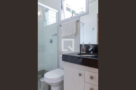 Casa à venda com 436m², 4 quartos e 6 vagasBanheiro de Serviço