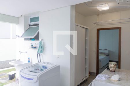 Casa à venda com 436m², 4 quartos e 6 vagasÁrea de Serviço