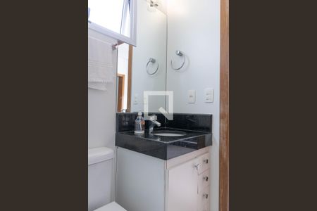 Casa à venda com 436m², 4 quartos e 6 vagasBanheiro de Serviço