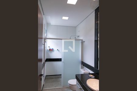 Casa à venda com 436m², 4 quartos e 6 vagasQuarto 2