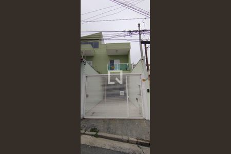 Casa à venda com 117m², 3 quartos e 2 vagas Casa à venda com 117m², 3 quartos e 2 vagasFachada