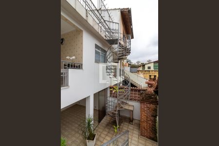 Casa à venda com 210m², 2 quartos e 3 vagasVaranda - Escada