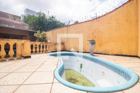 Casa à venda com 193m², 3 quartos e 2 vagas Casa à venda com 193m², 3 quartos e 2 vagasÁrea comum - Piscina