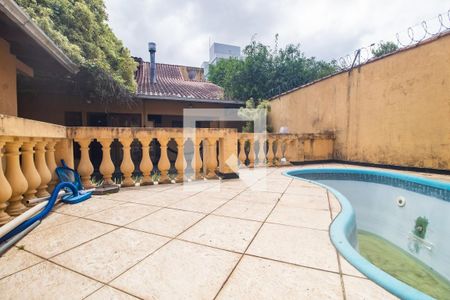 Casa à venda com 193m², 3 quartos e 2 vagas Casa à venda com 193m², 3 quartos e 2 vagasÁrea comum - Piscina
