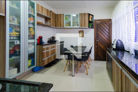 Apartamento à venda com 168m², 3 quartos e 2 vagas Apartamento à venda com 168m², 3 quartos e 2 vagasCozinha