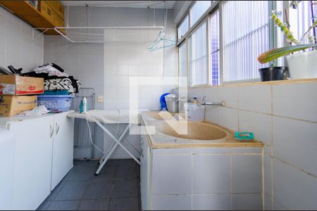 Apartamento à venda com 168m², 3 quartos e 2 vagas Apartamento à venda com 168m², 3 quartos e 2 vagasÁrea de serviço