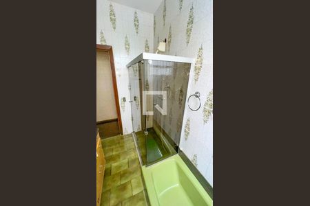 Apartamento à venda com 400m², 5 quartos e 3 vagas Apartamento à venda com 400m², 5 quartos e 3 vagasBanheiro 2