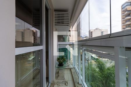 Apartamento à venda com 98m², 3 quartos e 1 vaga Apartamento à venda com 98m², 3 quartos e 1 vagaSuíte varanda