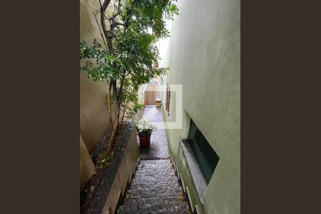 Casa de condomínio para alugar com 454m², 5 quartos e 6 vagas Casa de condomínio para alugar com 454m², 5 quartos e 6 vagasCorredor lateral