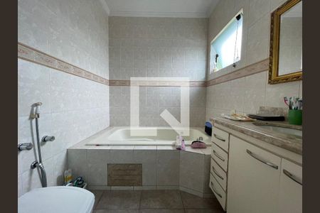 Casa de condomínio para alugar com 454m², 5 quartos e 6 vagas Casa de condomínio para alugar com 454m², 5 quartos e 6 vagasBanheiro da Suíte master