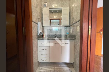 Casa de condomínio para alugar com 454m², 5 quartos e 6 vagas Casa de condomínio para alugar com 454m², 5 quartos e 6 vagasBanheiro da Suíte 1 e 2