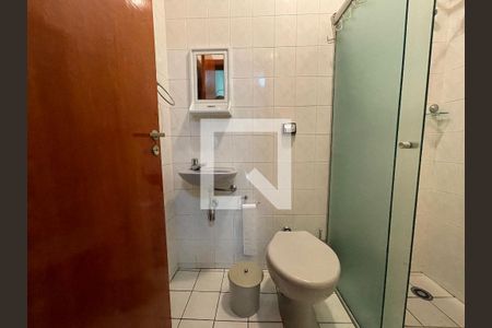 Casa de condomínio para alugar com 454m², 5 quartos e 6 vagas Casa de condomínio para alugar com 454m², 5 quartos e 6 vagasBanheiro de serviço