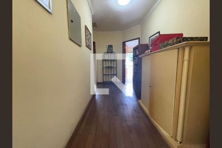 Casa de condomínio para alugar com 454m², 5 quartos e 6 vagas Casa de condomínio para alugar com 454m², 5 quartos e 6 vagasCorredor Quartos