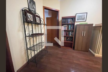 Casa de condomínio para alugar com 454m², 5 quartos e 6 vagas Casa de condomínio para alugar com 454m², 5 quartos e 6 vagasCorredor Quartos