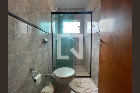 Casa de condomínio para alugar com 454m², 5 quartos e 6 vagas Casa de condomínio para alugar com 454m², 5 quartos e 6 vagasBanheiro da Suíte 1 e 2