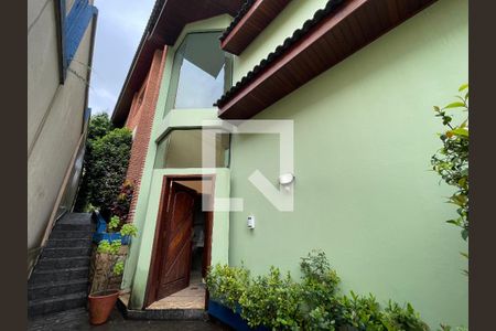 Casa de condomínio para alugar com 454m², 5 quartos e 6 vagas Casa de condomínio para alugar com 454m², 5 quartos e 6 vagasEntrada