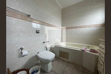 Casa de condomínio para alugar com 454m², 5 quartos e 6 vagas Casa de condomínio para alugar com 454m², 5 quartos e 6 vagasBanheiro da Suíte master