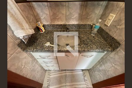 Casa de condomínio para alugar com 454m², 5 quartos e 6 vagas Casa de condomínio para alugar com 454m², 5 quartos e 6 vagasBanheiro da Suíte 1 e 2