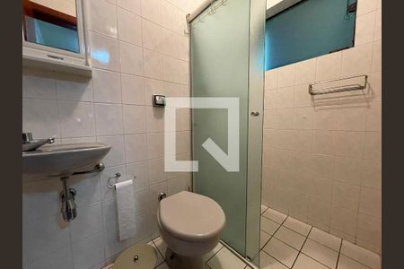 Casa de condomínio para alugar com 454m², 5 quartos e 6 vagas Casa de condomínio para alugar com 454m², 5 quartos e 6 vagasBanheiro de serviço