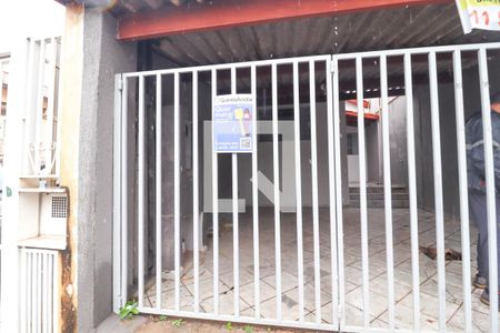 Casa à venda com 103m², 3 quartos e 2 vagas Casa à venda com 103m², 3 quartos e 2 vagasFachada