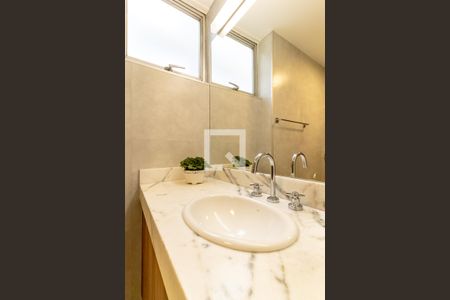 Apartamento à venda com 142m², 3 quartos e 1 vaga Apartamento à venda com 142m², 3 quartos e 1 vagaBanheiro Social