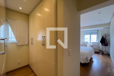 Casa à venda com 380m², 4 quartos e 6 vagas Casa à venda com 380m², 4 quartos e 6 vagasQuarto 1