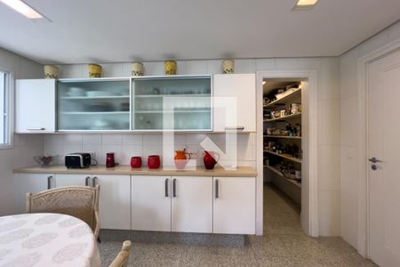 Casa à venda com 380m², 4 quartos e 6 vagas Casa à venda com 380m², 4 quartos e 6 vagasCozinha