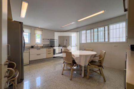 Casa à venda com 380m², 4 quartos e 6 vagas Casa à venda com 380m², 4 quartos e 6 vagasCozinha