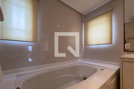 Casa à venda com 380m², 4 quartos e 6 vagas Casa à venda com 380m², 4 quartos e 6 vagasBanheiro do quarto 1