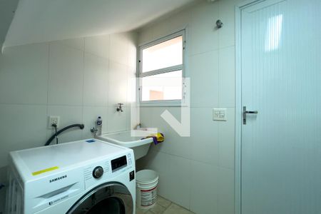 Casa à venda com 380m², 4 quartos e 6 vagas Casa à venda com 380m², 4 quartos e 6 vagasÁrea de serviço