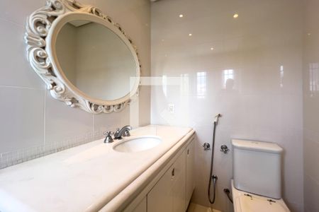 Casa à venda com 380m², 4 quartos e 6 vagas Casa à venda com 380m², 4 quartos e 6 vagasBanheiro do quarto 4