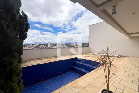 Casa à venda com 380m², 4 quartos e 6 vagas Casa à venda com 380m², 4 quartos e 6 vagasPiscina