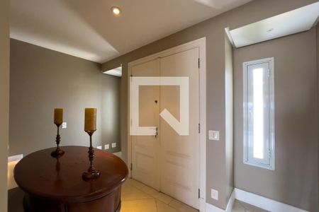 Casa à venda com 380m², 4 quartos e 6 vagas Casa à venda com 380m², 4 quartos e 6 vagasHall