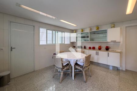 Casa à venda com 380m², 4 quartos e 6 vagas Casa à venda com 380m², 4 quartos e 6 vagasCozinha