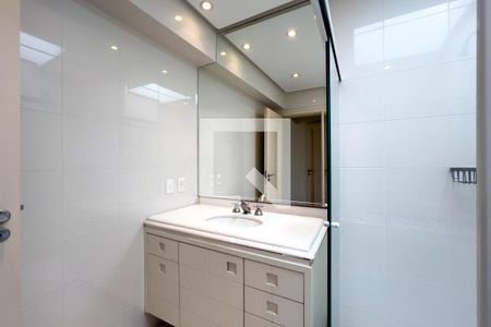 Casa à venda com 380m², 4 quartos e 6 vagas Casa à venda com 380m², 4 quartos e 6 vagasBanheiro do quarto 3