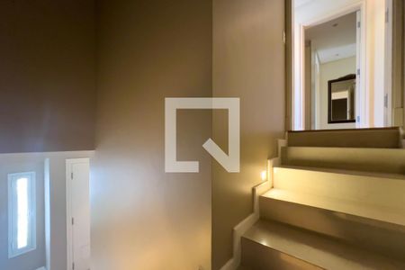 Casa à venda com 380m², 4 quartos e 6 vagas Casa à venda com 380m², 4 quartos e 6 vagasHall