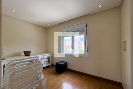 Casa à venda com 380m², 4 quartos e 6 vagas Casa à venda com 380m², 4 quartos e 6 vagasQuarto 4