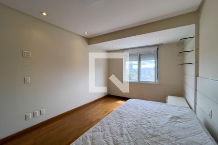 Casa à venda com 380m², 4 quartos e 6 vagas Casa à venda com 380m², 4 quartos e 6 vagasQuarto 3