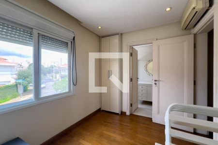 Casa à venda com 380m², 4 quartos e 6 vagas Casa à venda com 380m², 4 quartos e 6 vagasQuarto 4