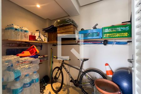 Casa à venda com 380m², 4 quartos e 6 vagas Casa à venda com 380m², 4 quartos e 6 vagasDepósito