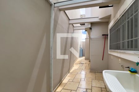 Casa à venda com 380m², 4 quartos e 6 vagas Casa à venda com 380m², 4 quartos e 6 vagasÁrea de serviço