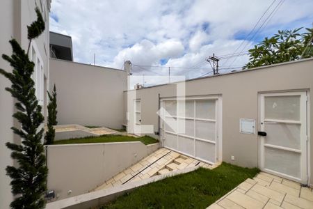 Casa à venda com 380m², 4 quartos e 6 vagas Casa à venda com 380m², 4 quartos e 6 vagasFachada