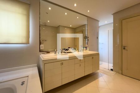 Casa à venda com 380m², 4 quartos e 6 vagas Casa à venda com 380m², 4 quartos e 6 vagasBanheiro do quarto 1