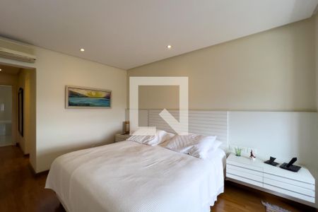 Casa à venda com 380m², 4 quartos e 6 vagas Casa à venda com 380m², 4 quartos e 6 vagasQuarto 1