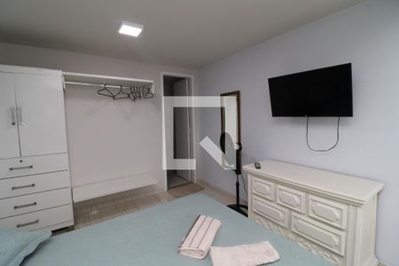 Quarto/Sala de casa para alugar com 1 quarto, 45m² em Jardim Guanabara, Rio de Janeiro